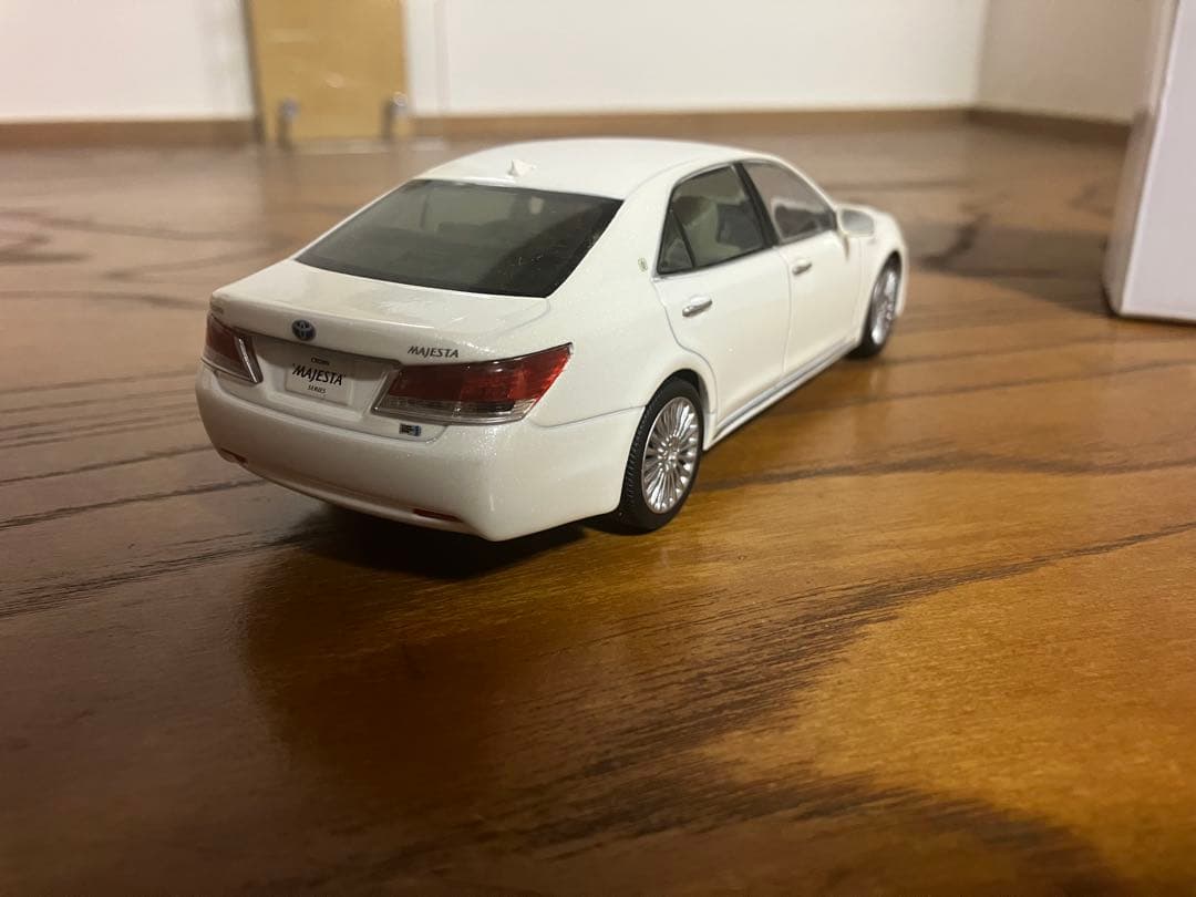 210系クラウンマジェスタ カラーサンプル　ミニカー　パール