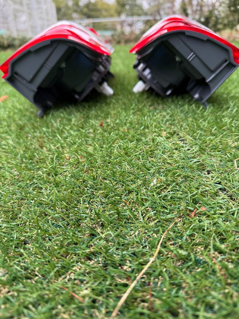 P*D様 トヨタ 200系ハイエース純正テールランプ左右セット