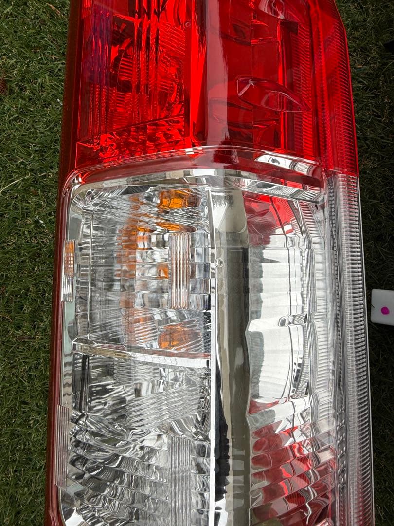 P*D様 トヨタ 200系ハイエース純正テールランプ左右セット