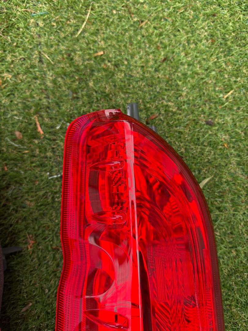 P*D様 トヨタ 200系ハイエース純正テールランプ左右セット